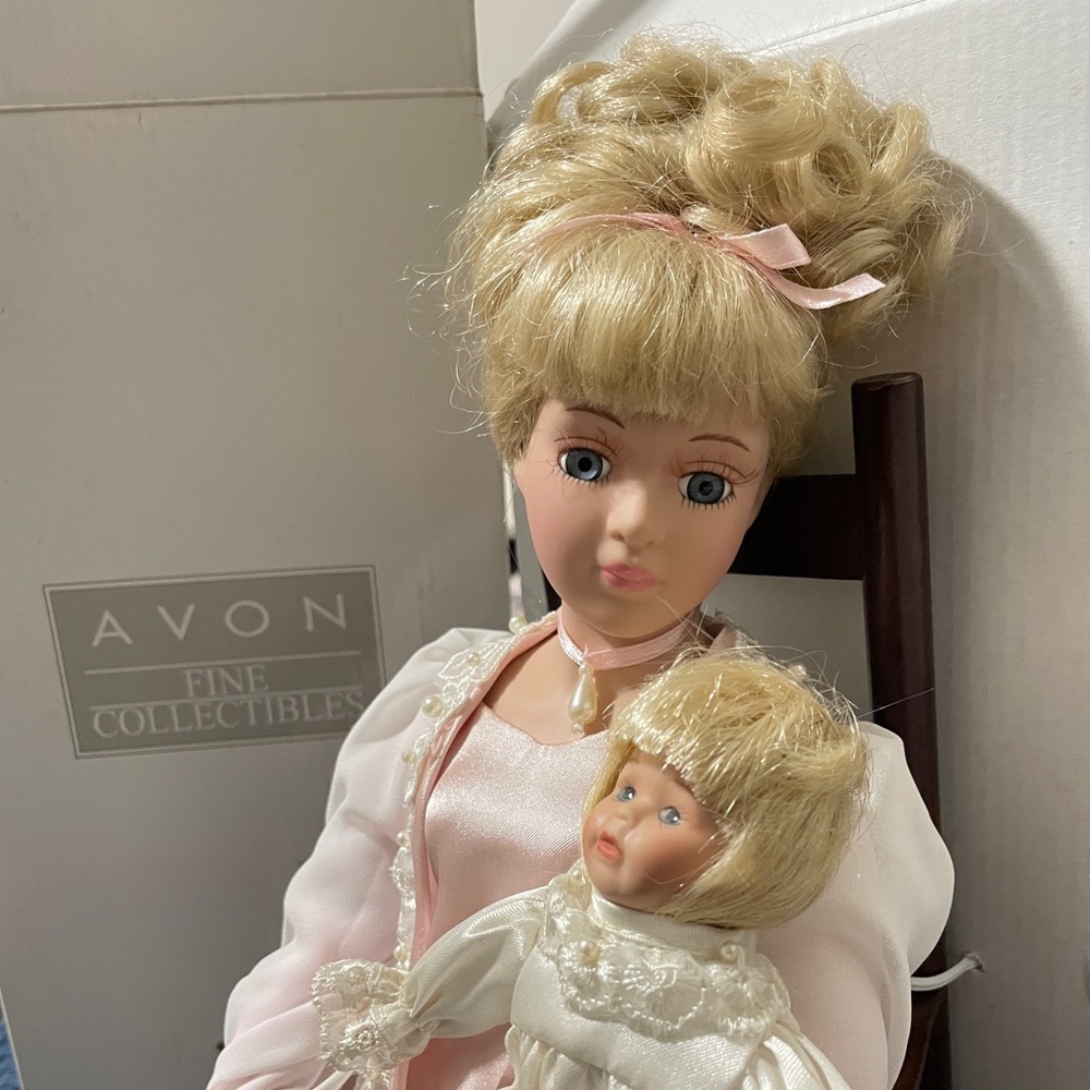 Avon Special Memories Doll, Bernadette, blond mother and child dolls, 2001